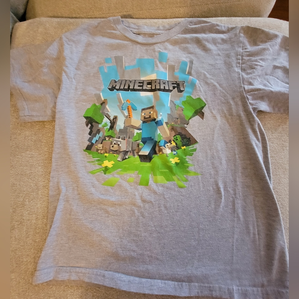 Boys small minecraft tshirt, gray, good condition